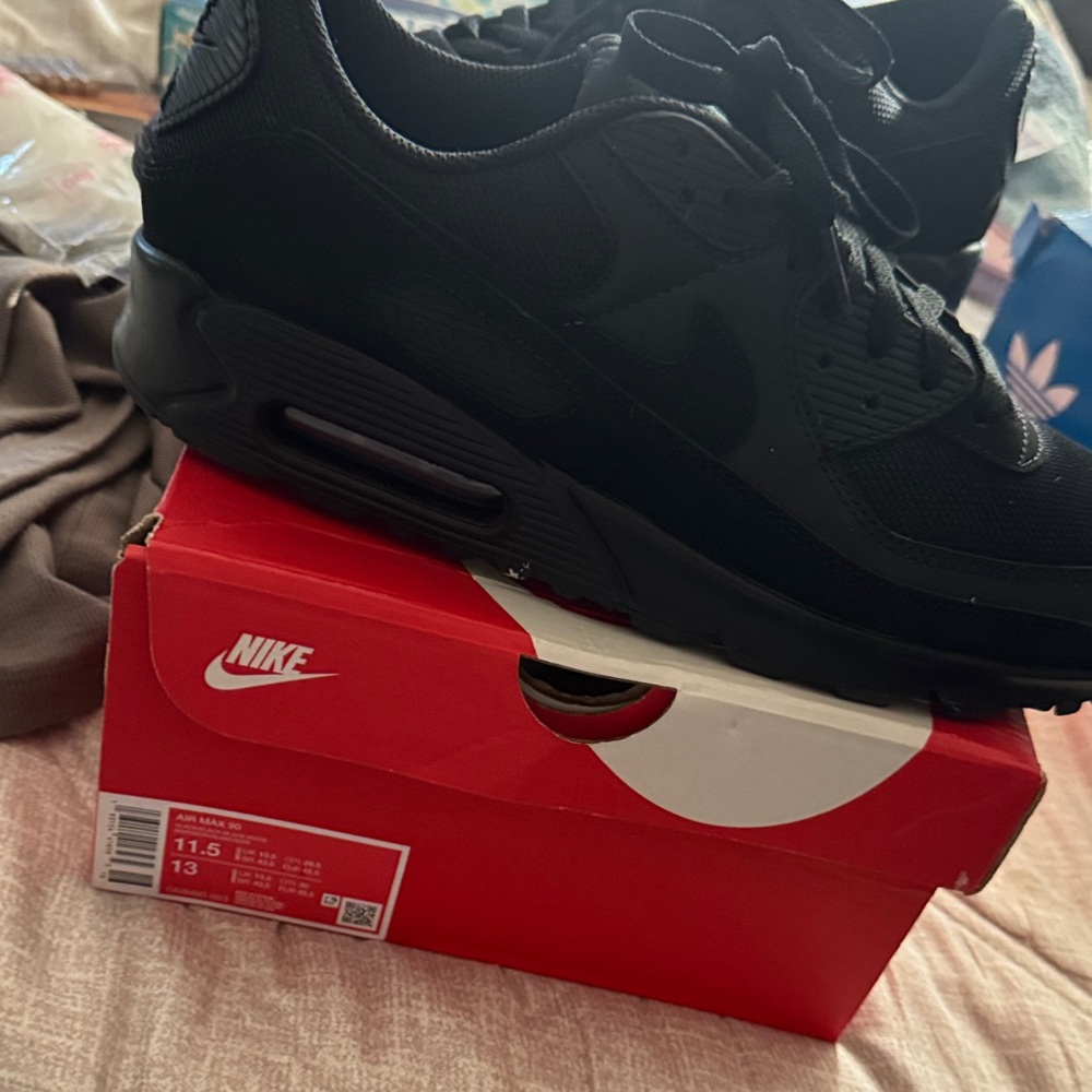 Nike Men's Triple Black Sneakers
